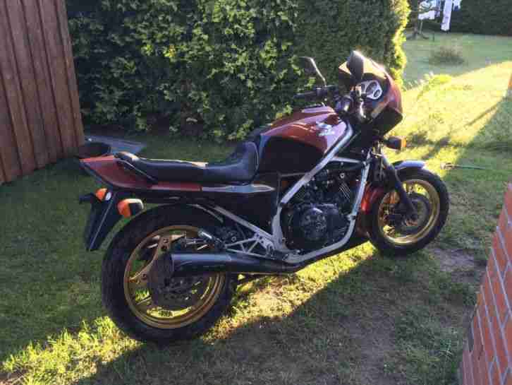 2 1/2 Honda VF 750 F Alte Dame Oldtimer
