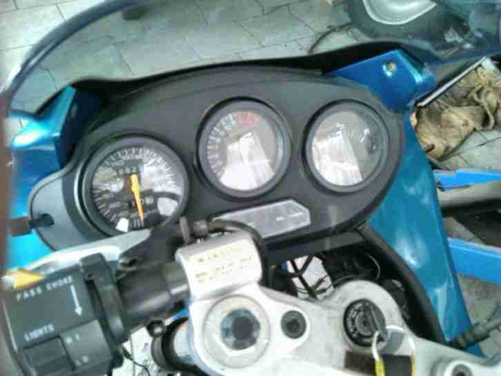 2 Suzuki GSX 600, 4 Zylinder, 1 x Gedrosselt + 1 x offen,