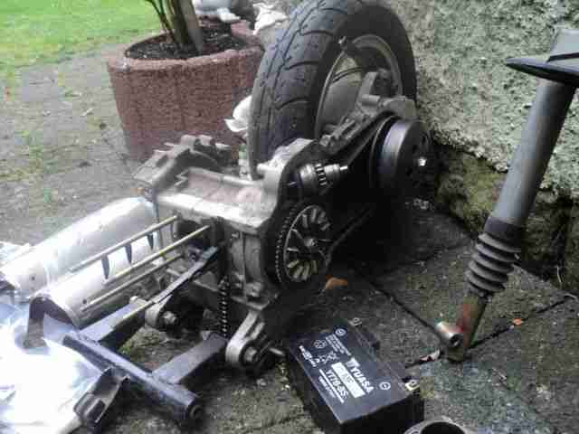 2 x 50ccm Roller + Ersatzmotor u. div. Teile an Bastler