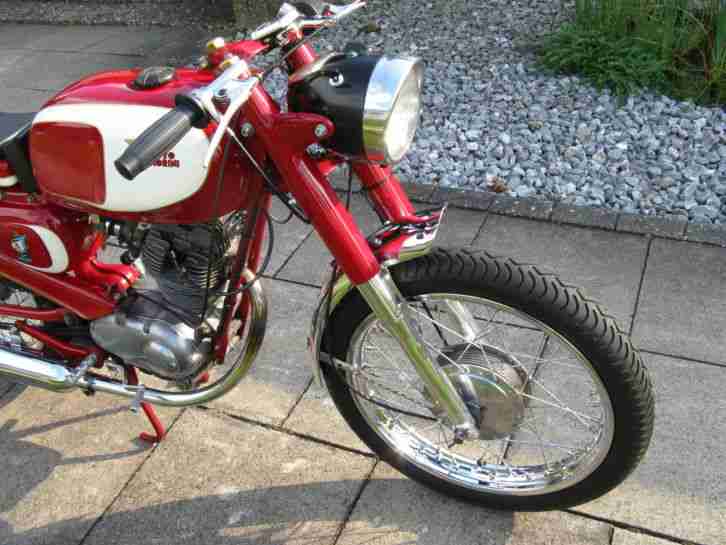 2 x Moto Morini Corsaro 125, Oldtimer,1 x restauriert, u. zus. Motor