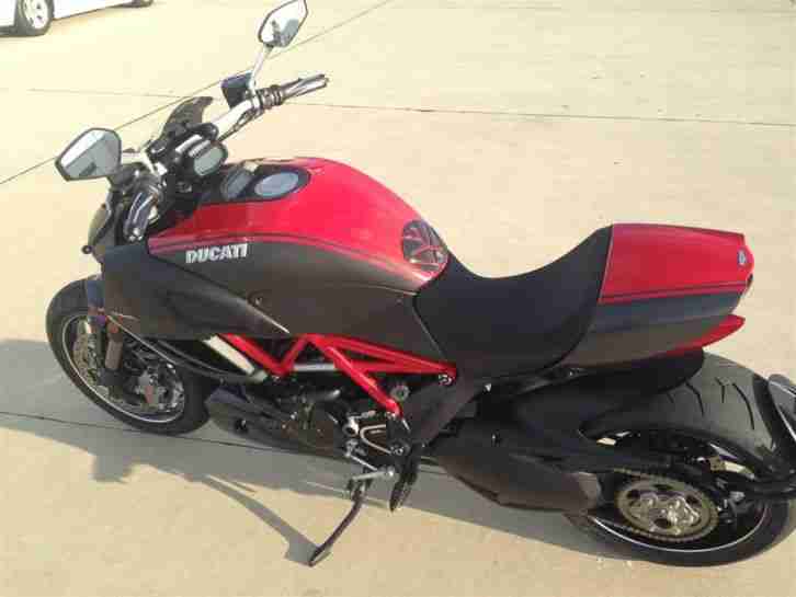 2013 DIAVEL RED CARBON