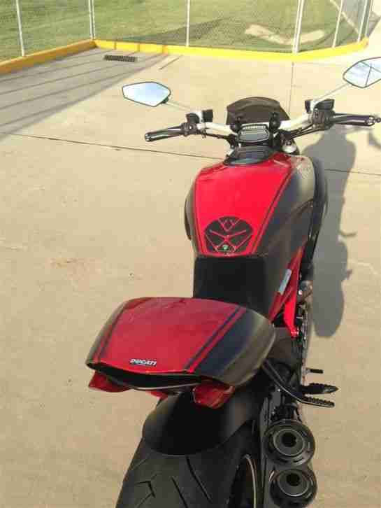 2013 DUCATI DIAVEL RED CARBON
