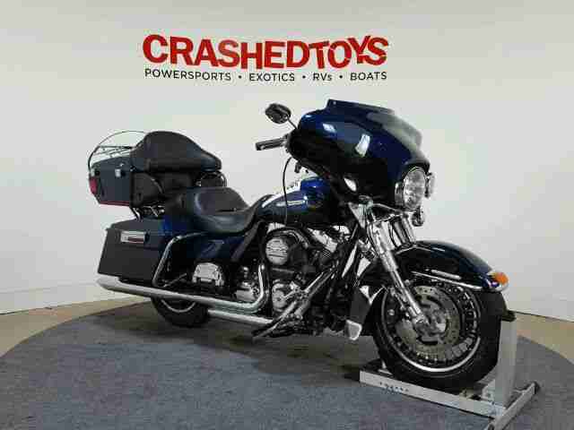 2013 HARLEY DAVIDSON FLHTK Electra Glide Ultra Limited - after small accident
