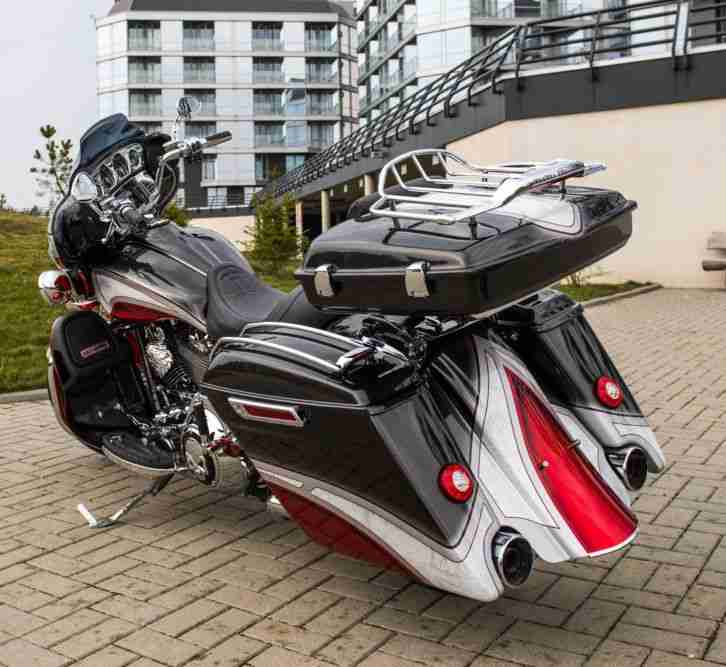 2014 Harley Davidson FLHTKSE CVO Limited Bagger