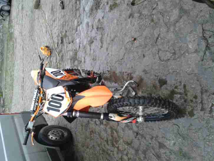 250 sxf ktm mit lenkungsdämpfer u.größere wasserpumpeu. 280 zylinder model 2010
