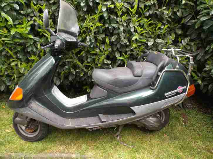 2x Roller Piaggio Hexagon 125ccm 11KW und 150ccm 12KW 2-Takter als Bastlerobjekt