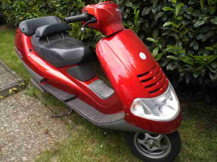 2x Roller Piaggio Hexagon 125ccm 11KW und 150ccm 12KW 2-Takter als Bastlerobjekt