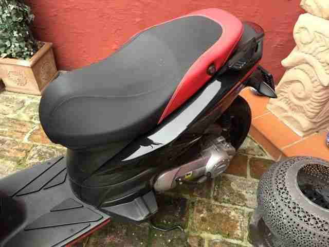 APRILIA ROLLER SR 50 MOTARD BESCHÄDIGT 2013 UNFALL HAVARIE BASTLERMOPED ROLLER