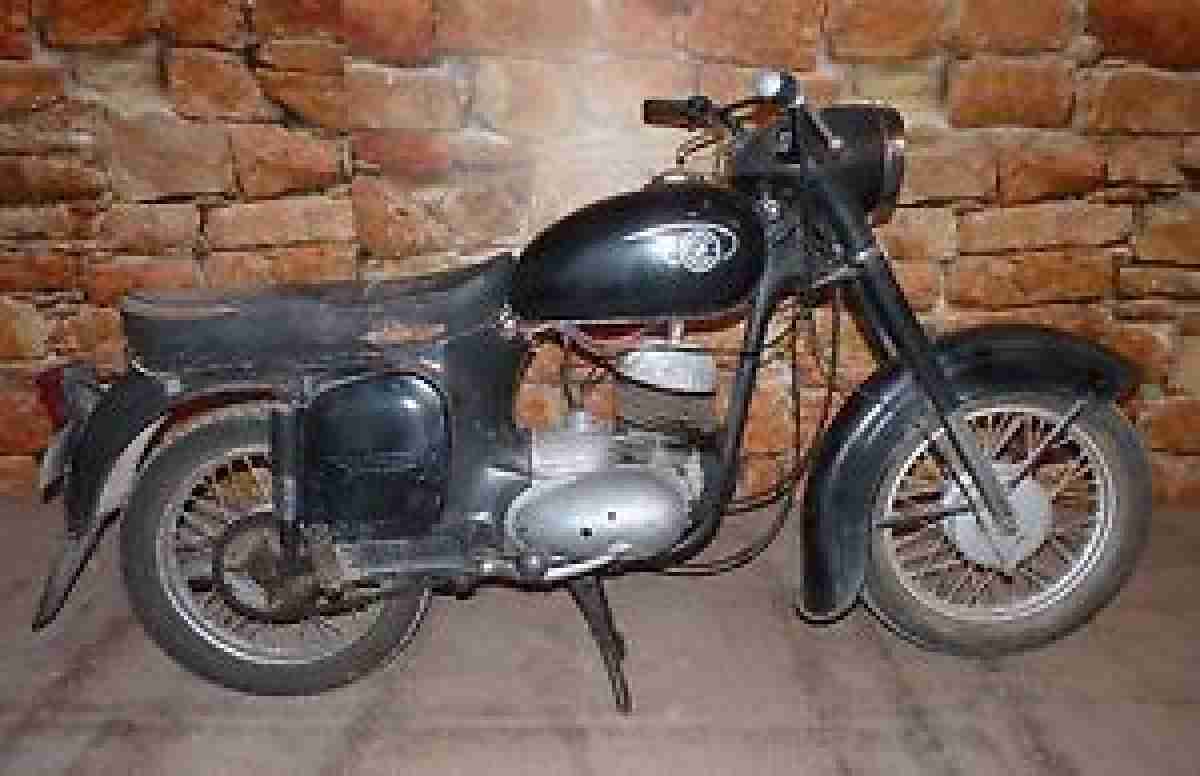 AQ038 Motorrad JAWA 175 CSSR DDR alt !!