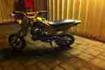 Abgeledertes Pocketbike.Verbrauchtes Bike