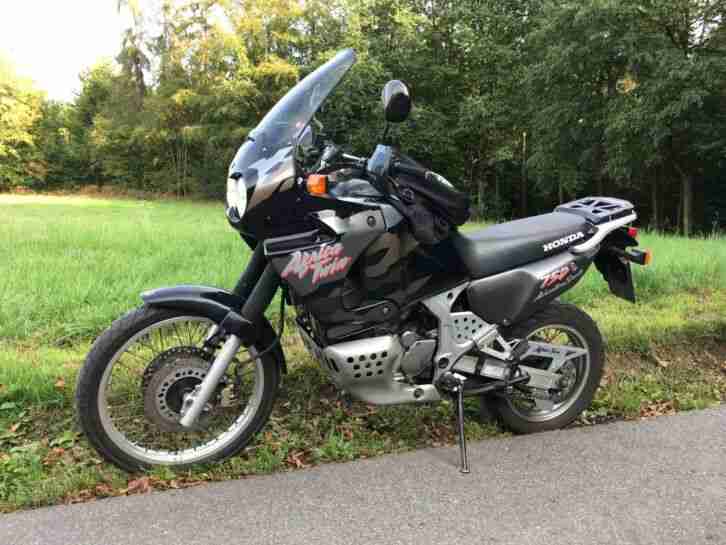 Africa Twin RD07 Bj. 97 viele Neuteile sehr Gepflegt