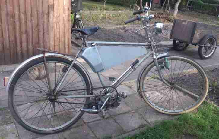Altes Fahrrad mit Simson Steppke Motor, Simson Steppke Tank und vielen mehr.