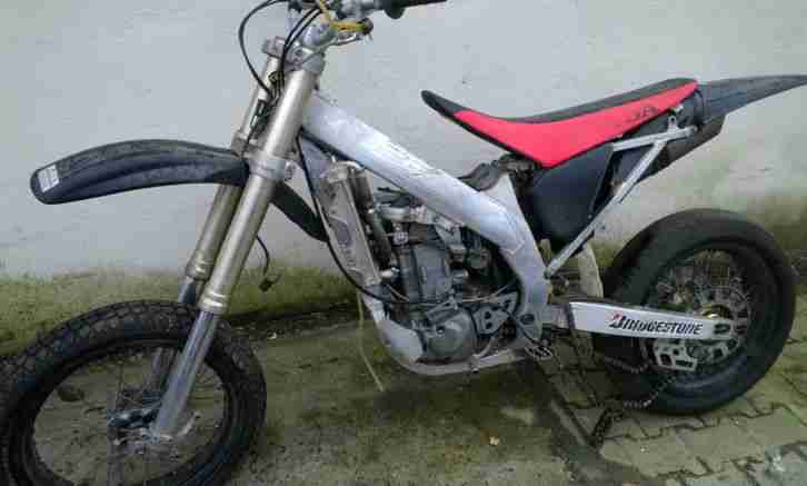 An Bastler, Schlachtobjekt. HONDA CRF450 Super Moto 2003 mit Daumenbremse
