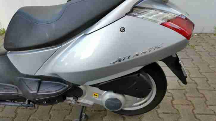 Aprilia Atlantic 125 Motorroller, 15 PS, 100 km/h, ~15800km, EZ 03.2011.
