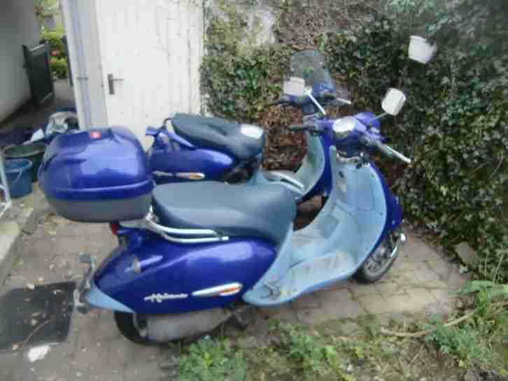 Aprilia Habana 125 blau zwei Roller an Bastler