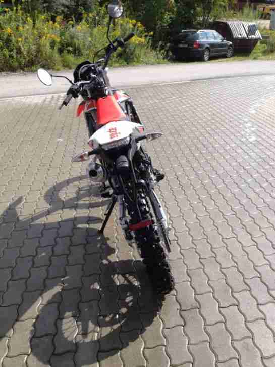 Aprilia Motorrad RX 125 Modell 2012 rot weiß schwarz