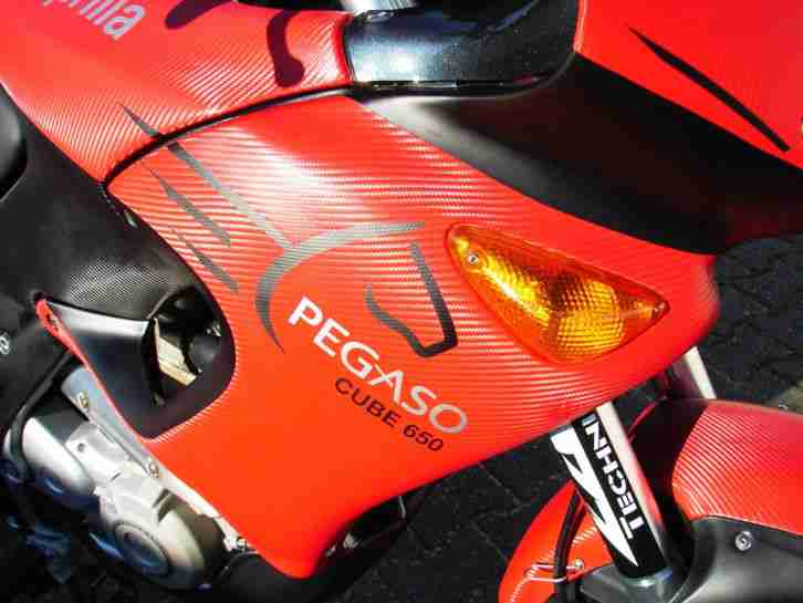 Aprilia Pegaso 650 Top Zustand 2001 TÜV 2017 erst 26 tkm gelaufen in Carbon Rot