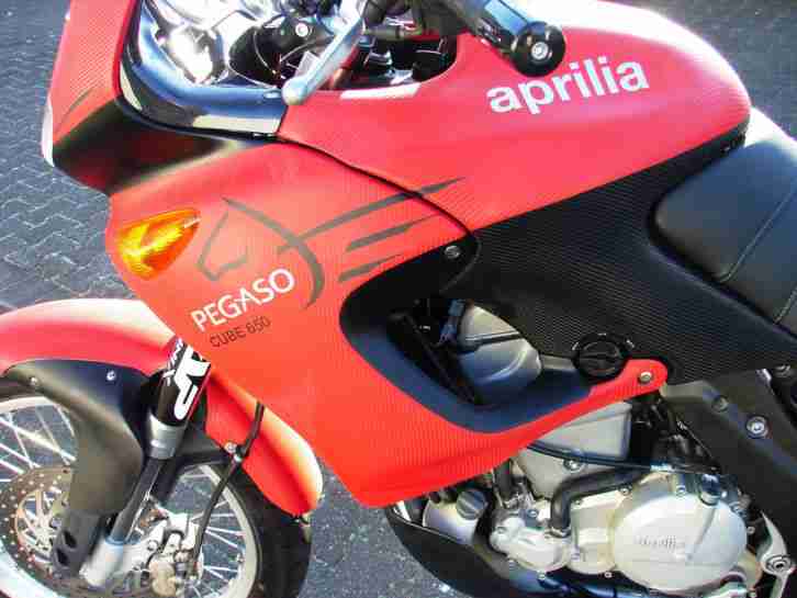 Aprilia Pegaso 650 Top Zustand 2001 TÜV 2017 erst 26 tkm gelaufen in Carbon Rot
