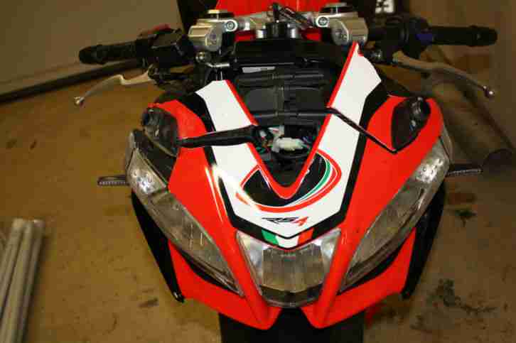 Aprilia RS4 125ccm UNFALL 4200km EZ 10/2013 Sondermodell SBK Replica mit Arrow