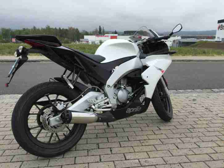 Aprilia RS4 50 Moped mit Rechnung Scheckheftgepflegt erst 3 Monate alt