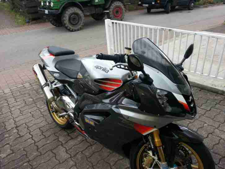 RSV 1000 R Factory Top