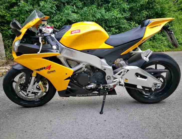 Aprilia RSV 4,Ez. 2014,3200 Km,Tüv neu,sgt. Zustand