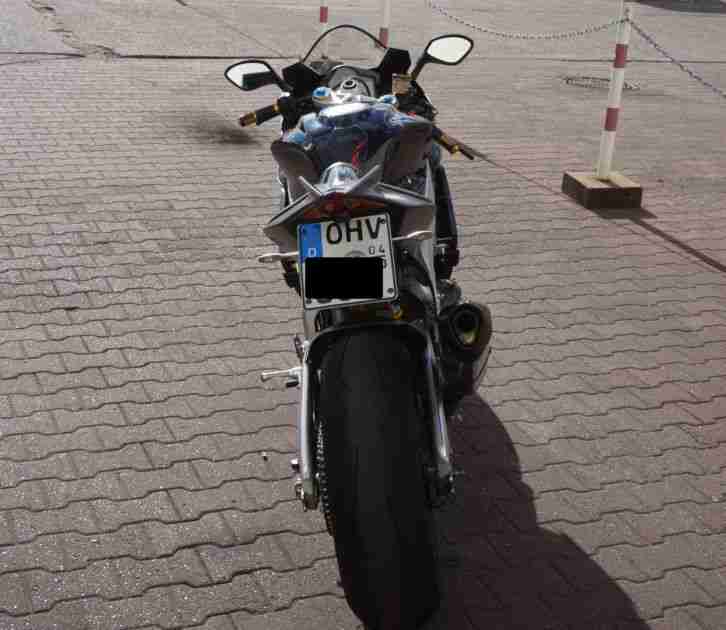 Aprilia RSV4 Factory neuwertig schwarz