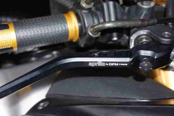 Aprilia RSV4 Factory neuwertig schwarz