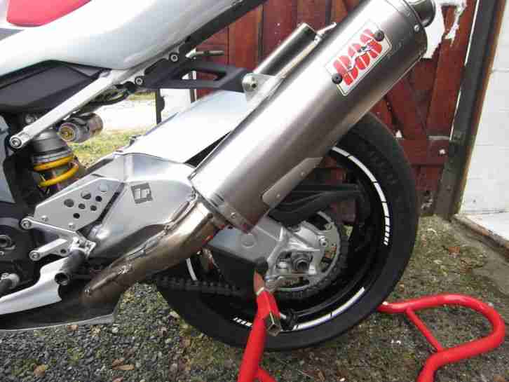 Aprilia Rsv 1000 RR viel Zubehör, top gepflegt, für Rennstrecke, Rennmotorrad