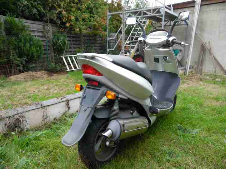 Aprilia SR 125 Leonardo