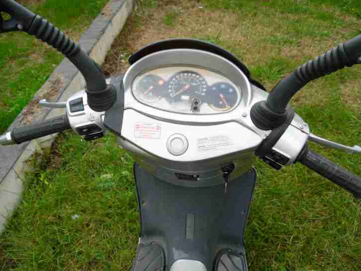 Aprilia SR 125 Leonardo
