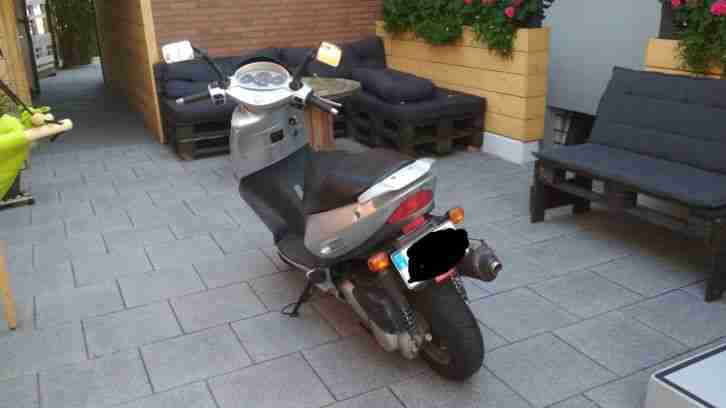 Aprilia SR 125 Leonardo