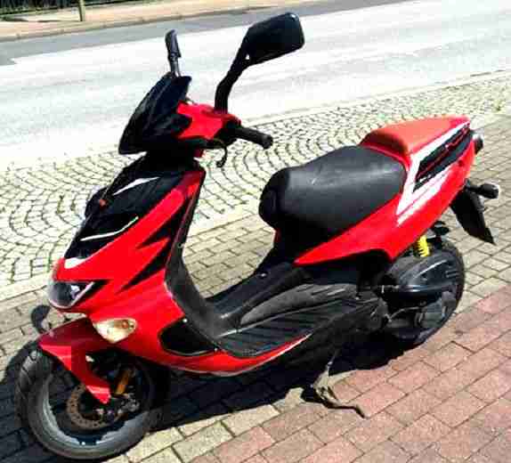 Aprilia SR 25/50 Sport Ditech mit 5580km 25er Papiere Factory