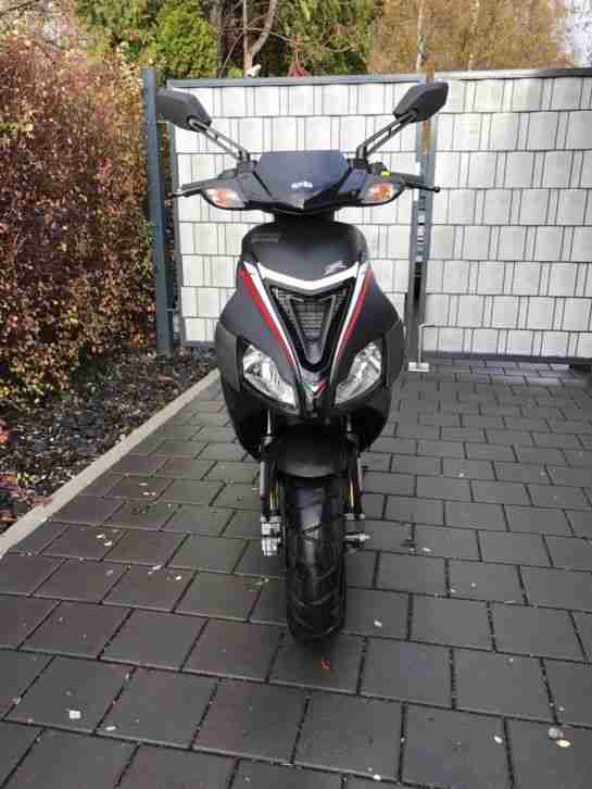 Aprilia SR 50 R Nur 1300 KM Wie Neu!