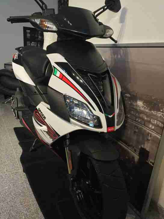 Aprilia SR 50 R Traumzustand, Restgarantie, erst 863km , scheckheftgepflegt