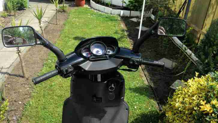 Aprilia SR 50 STREET - L1E - Optimaler Zustand - inkl. 2 Helme