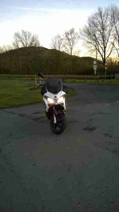 Aprilia SR MAX 125 Sportroller / XXL Stauraum+Zubehör / TÜV 03.2019 / ANSCHAUEN!