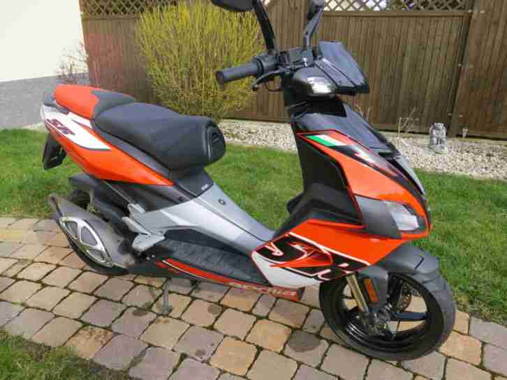 Aprilia SR50 R Factory gepflegter Zustand 25/45 Papieren