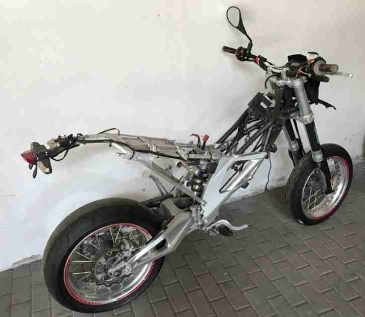 Aprilia SXV 550 ohne Motor, sonst fast alle Teile, ca. 10.000km, sehr gepflegt