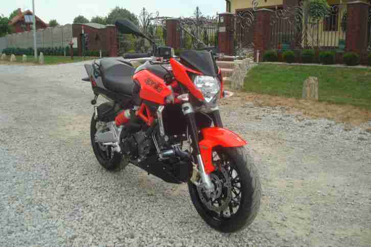 Aprilia Shiver 750 Modell 2014 ABS wenig Kilometer Werksgarantie 15Monate