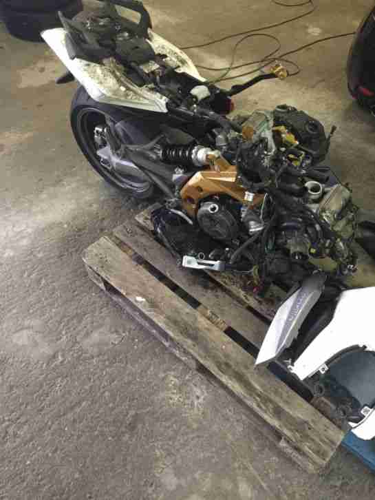 Aprilia Shiver 750 an Bastler (Unfall)