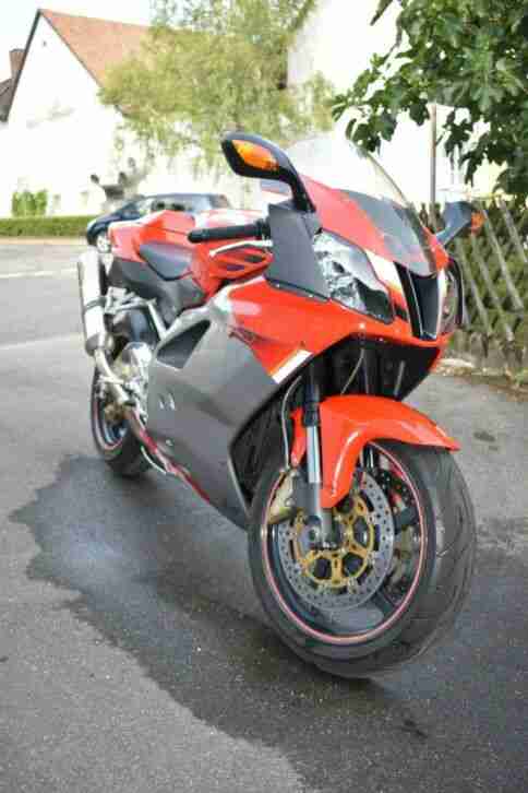 Aprilia rsv 1000
