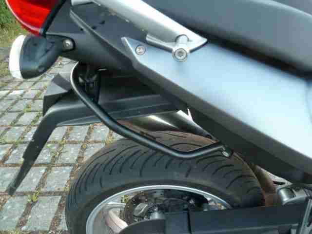 BMW F 800 ST TÜV neu, Griffheizung, BMW-Topcase, Bordcomputer, niedrige Sitzbank