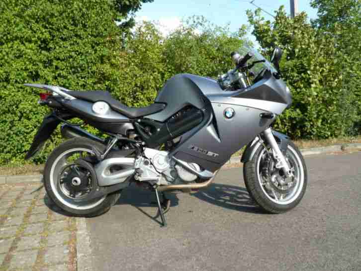 BMW F 800 ST TÜV neu, Griffheizung, BMW-Topcase, Bordcomputer, niedrige Sitzbank