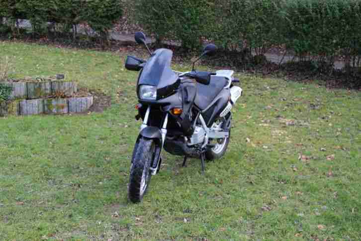 BMW F650 Neu lackiert 2 Verkleidungen Rot und Schwarz Tankrucksack