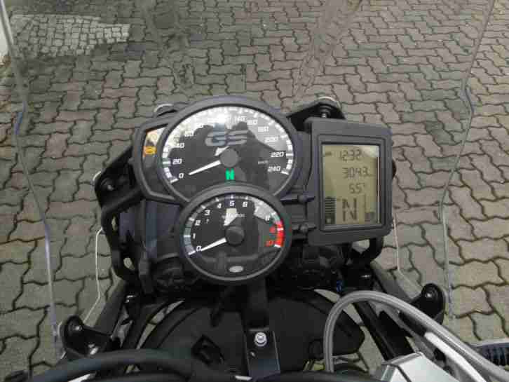 BMW F800 GS (63KW/86PS), Alpinweiß, 3050 km, Erstzulassung 05.07.2013