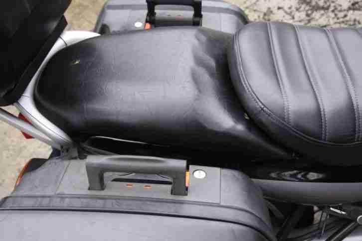 BMW R 1100 R mit Koffern und Topcase