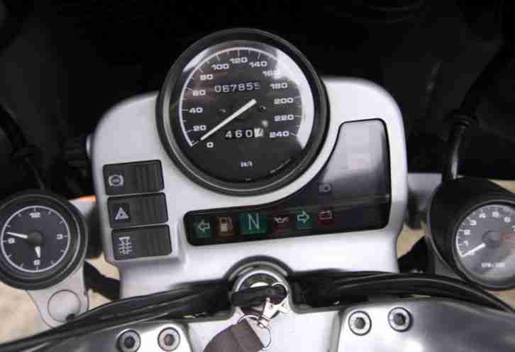 BMW R 1100 R mit Koffern und Topcase