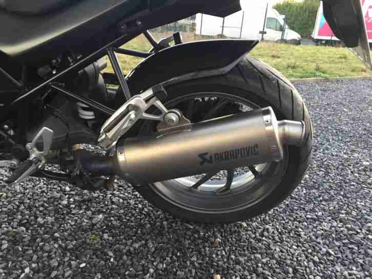 BMW R 1200 R mit viel Sonderzubehör, Akrapovic Auspuff, Touratech Sitz usw.