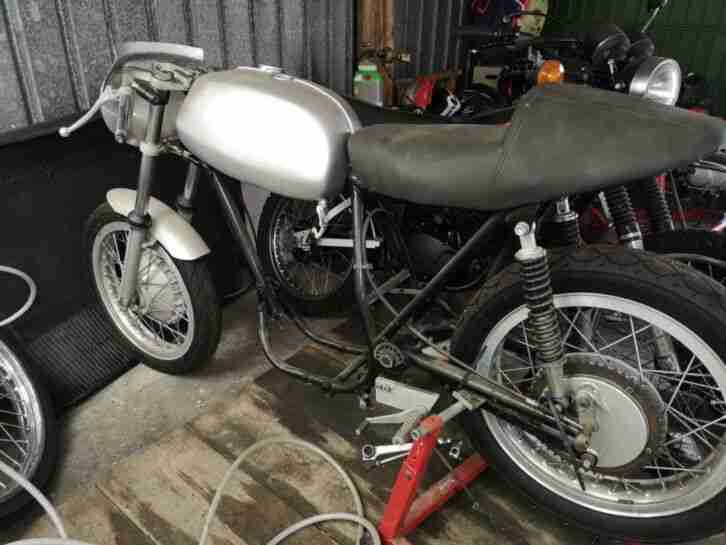 BSA B25SS Gold Star mit Pappbrief als Teileträger